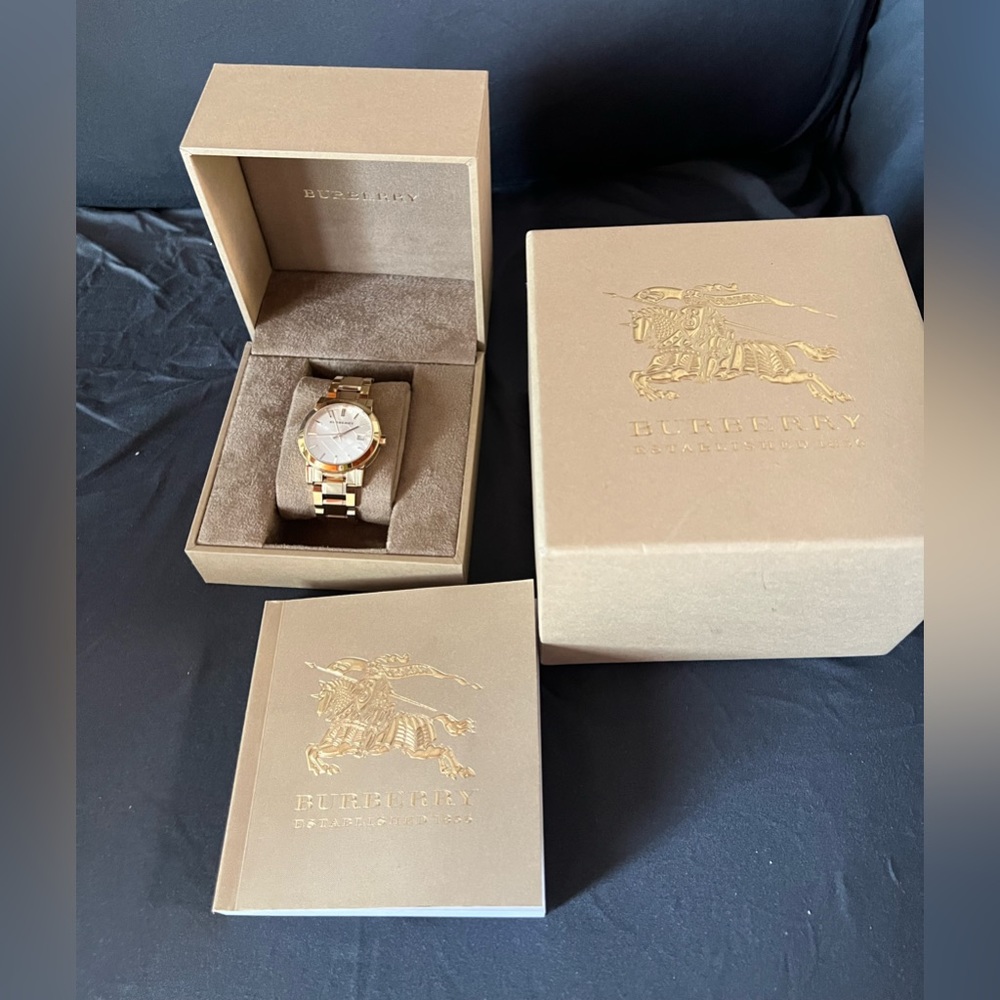 Burberry Gold Watch Unisex